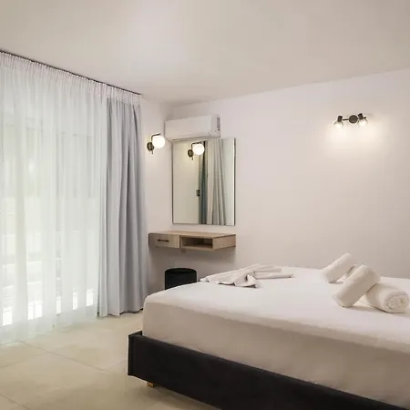 Quarters Luxury Apts Iii Steps From The Beach & City *