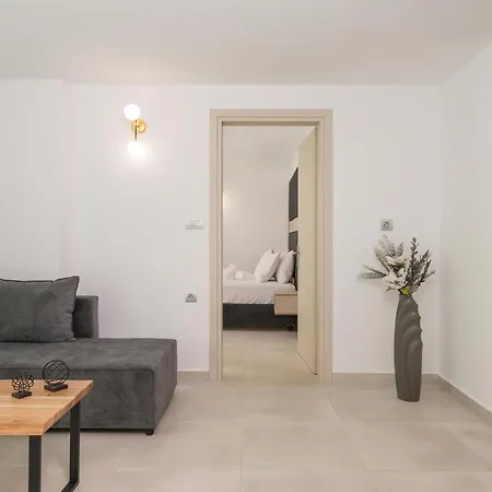 Quarters Luxury Apts Iii Steps From The Beach & City *