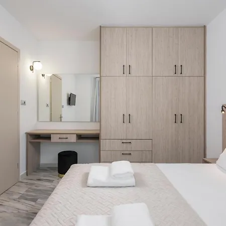 Quarters Luxury Apts Iii Steps From The Beach & City アパート ハニア