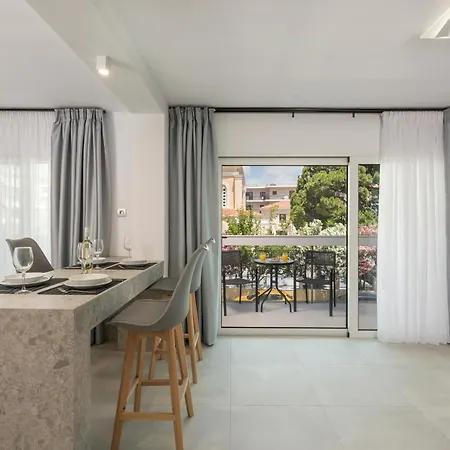 アパート Quarters Luxury Apts Iii Steps From The Beach & City ハニア