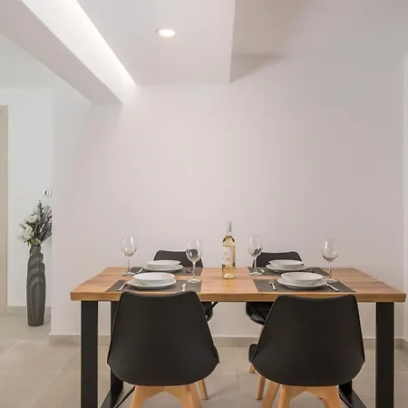 Quarters Luxury Apts Iii Steps From The Beach & City *