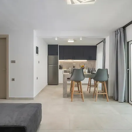 Quarters Luxury Apts Iii Steps From The Beach & City アパート *
