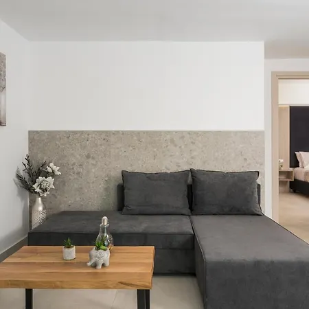 Quarters Luxury Apts Iii Steps From The Beach & City