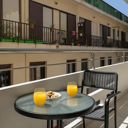 Quarters Luxury Apts Iii Steps From The Beach & City アパート ハニア