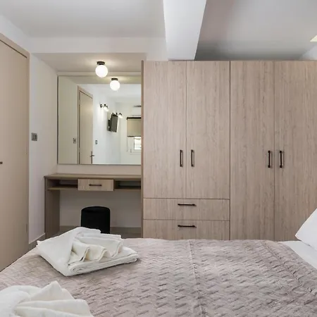 アパート Quarters Luxury Apts Iii Steps From The Beach & City ハニア