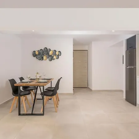 Quarters Luxury Apts Iii Steps From The Beach & City *